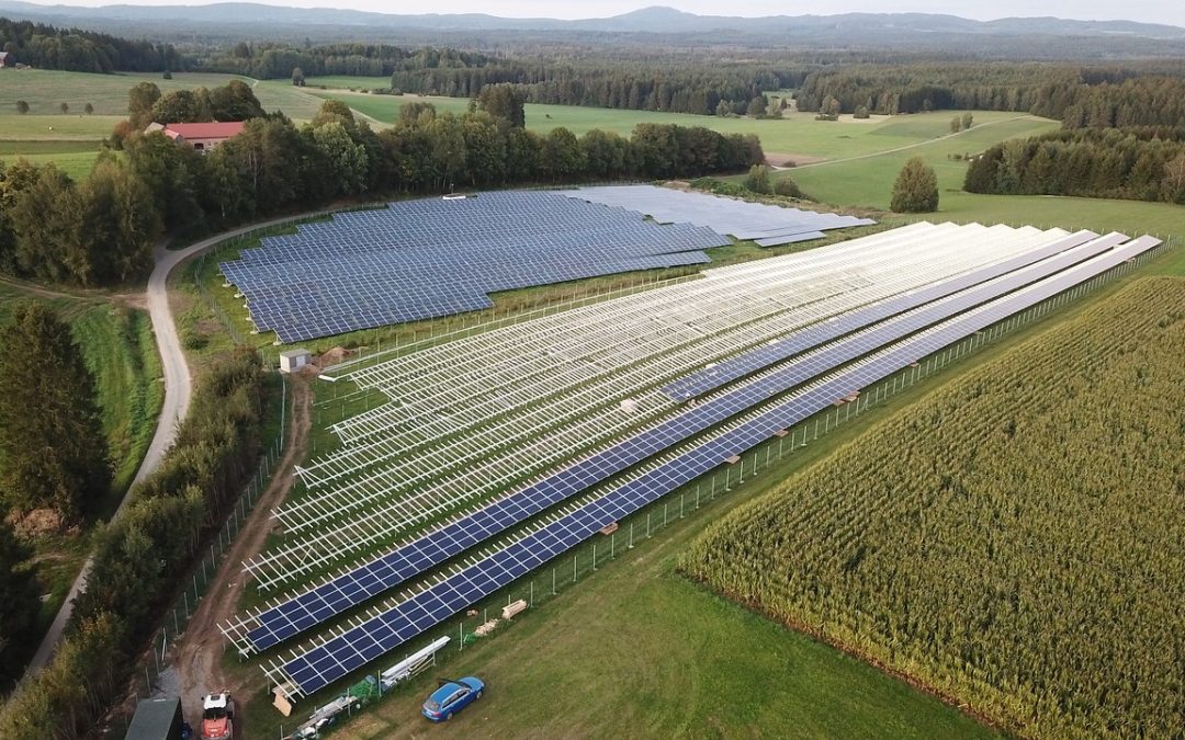 Pourquoi l&rsquo;entretien et la maintenance régulière des panneaux photovoltaïques sont essentiels pour garantir leur efficacité ?